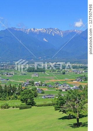 Azumino在初夏和北阿爾卑斯山 127507498