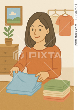 一位女士正在折疊衣物 127507551