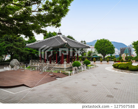 Busan Yongdusan Park Citizens' Bell 127507588