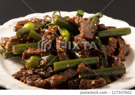 Japanese Black Beef, Kainomi, and Stir-fried Garlic Shoots Japanese Black Beef, Kainomi, and Stir-fried Garlic Shoots 127507601