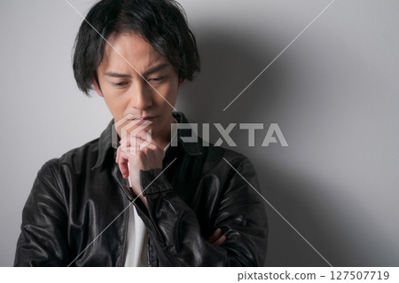 Portrait of a man wearing a leather jacket 127507719