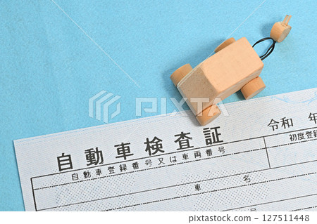 Image of electronic vehicle inspection certificate and electric vehicle 127511448