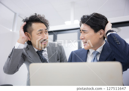 A boss is shocked when he sees the computer along with his subordinates - a cyber DDoS attack? A boss is shocked when he sees the computer along with his subordinates - a cyber DDoS attack? 127511647