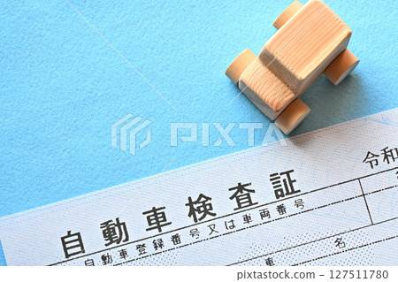 Image of an electronic vehicle inspection certificate and a passenger car 127511780
