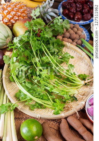 香菜 (2) 香菜 (2) 127511962