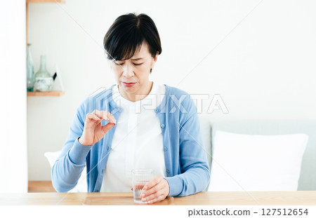 Middleweight drinking medicine Middleweight drinking medicine 127512654