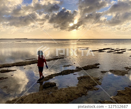 Clouds floating in the sea 127512687