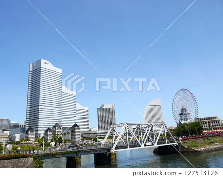 Landscape of Minato Mirai 127513126