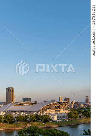 夕陽映照下的廣島Edion Peace Wing 127513212