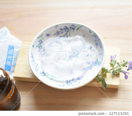 冰袋內容物製成的除臭劑 127513291