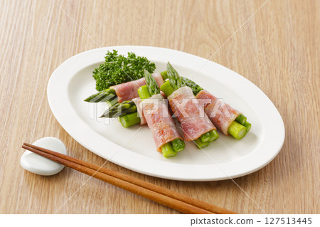 Bacon wrapped asparagus served on a plate 127513445