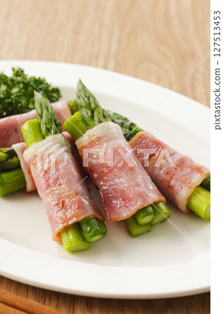 Bacon wrapped asparagus served on a plate 127513453