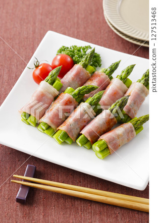 Bacon wrapped asparagus served on a plate 127513468