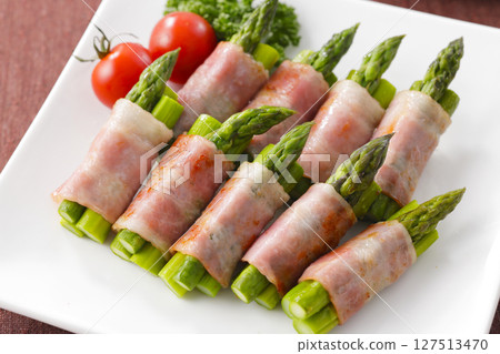 Bacon wrapped asparagus served on a plate 127513470