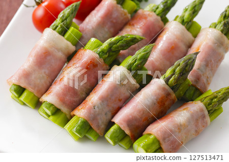 Bacon wrapped asparagus served on a plate 127513471