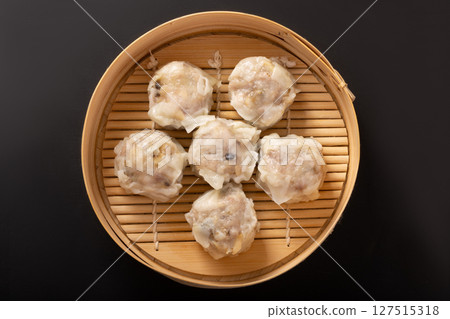 Clam shumai 127515318