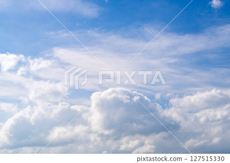 藍天和白色雲彩 127515330