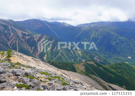 從赤牛山出發的鷲場山和雲平 127515333