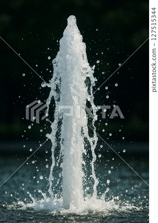A summer scene where a park fountain brings coolness 127515344