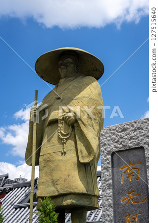 Statue of monk Shinran at Shitenno-ji Temple in Osaka, Japan Statue of monk Shinran at Shitenno-ji Temple in Osaka, Japan 127515640