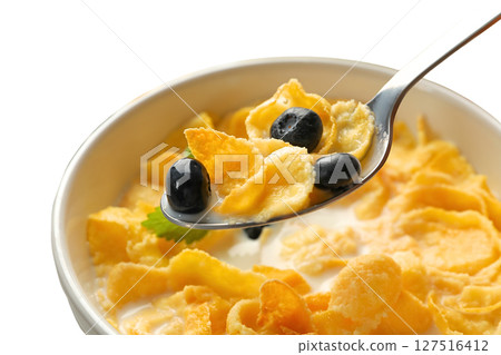 Cornflakes topped with blueberries in a bowl, isolated on white 127516412