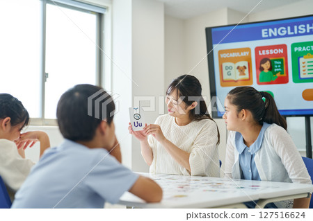 Kids learning with alphabet cards 127516624