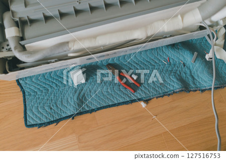 Air conditioner replacement work 127516753