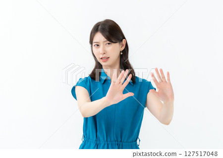 Woman rejecting Woman rejecting 127517048