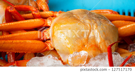剛捕撈的紅雪蟹 剛捕撈的紅雪蟹 127517170