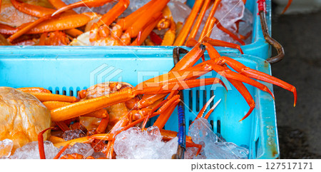 剛捕撈的紅雪蟹 127517171