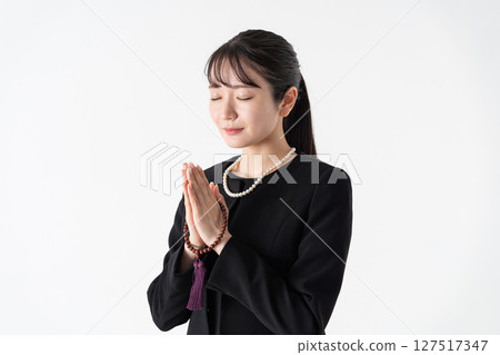 young woman in mourning clothes 127517347