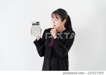 穿喪服的女人，計算器，擔心 127517359
