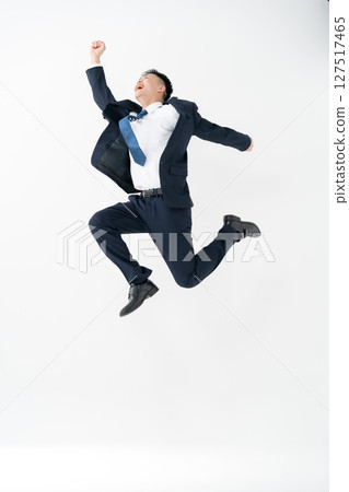 年輕男性商業跳躍 127517465