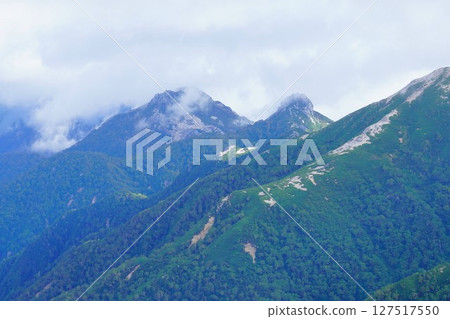 從 Uraginza 步道觀賞烏帽山和前烏帽山 127517550