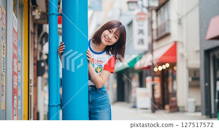 城市裡微笑的女人 127517572