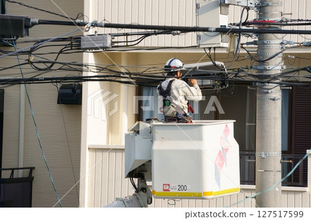 從事電氣工作高空作業的人員 127517599