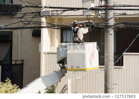 從事高空通訊施工的人員 127517603