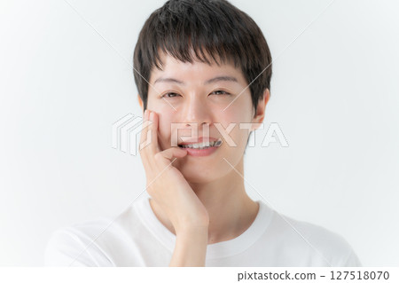 Man touching his cheek, beauty boy Man touching his cheek, beauty boy 127518070