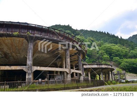 這裡就是被譽為東方第一的三子畑選礦廠，選出明延礦場的錫。 127518175
