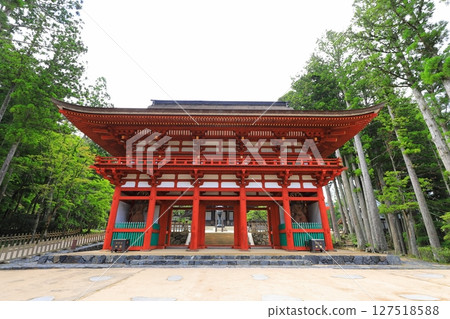Koyasan Gallery of the Middle Gate 127518588