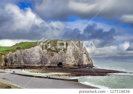 Cliffs in Etretat, France 127519836