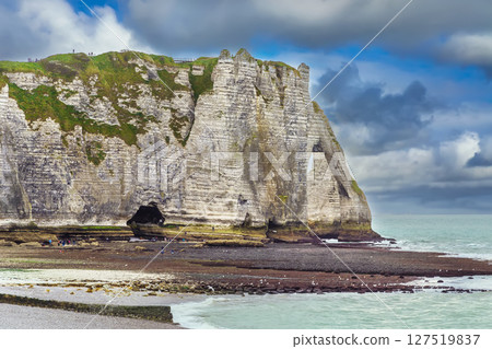 Cliffs in Etretat, France 127519837