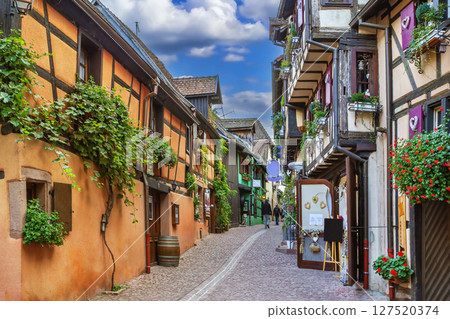 Street in Riquewihr, Alsace, France 127520374