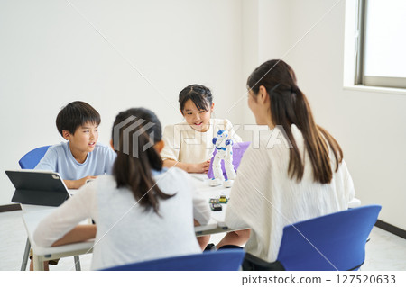 Robot-based lessons 127520633