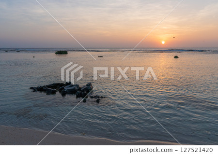Sunrise over the ocean of a southern island 127521420