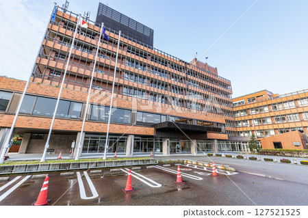 石川縣金澤市政廳,晴空萬裡 石川縣金澤市政廳,晴空萬裡 127521525