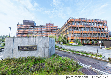 石川縣金澤市金澤市政廳陽光明媚的一天 石川縣金澤市金澤市政廳陽光明媚的一天 127521574