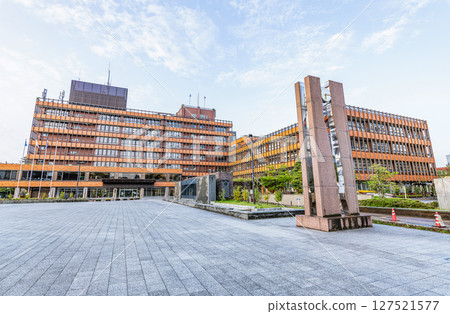 石川縣金澤市金澤市政廳陽光明媚的一天 石川縣金澤市金澤市政廳陽光明媚的一天 127521577