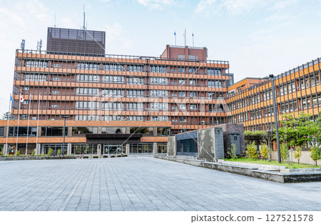 石川縣金澤市金澤市政廳陽光明媚的一天 石川縣金澤市金澤市政廳陽光明媚的一天 127521578