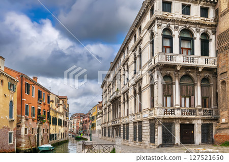 Cityscape with canal in Venice, Italy Cityscape with canal in Venice, Italy 127521650
